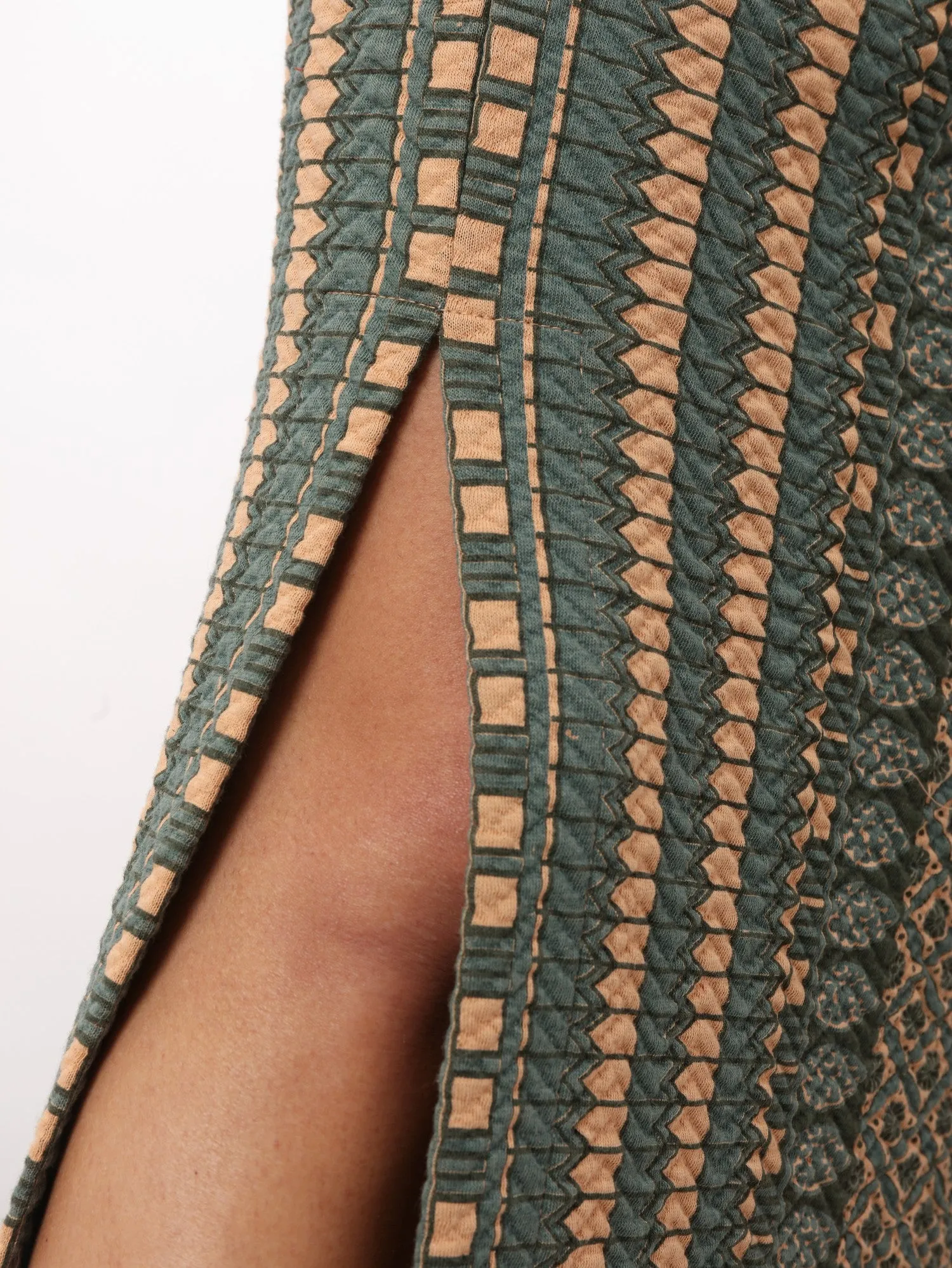 Long printed quilted skirt with side slits